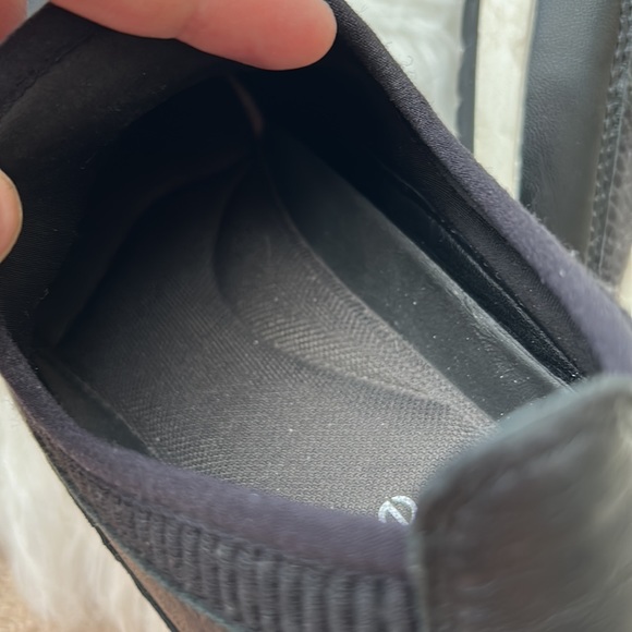 Like new Nurture black leather comfort sneakers - Picture 11 of 12